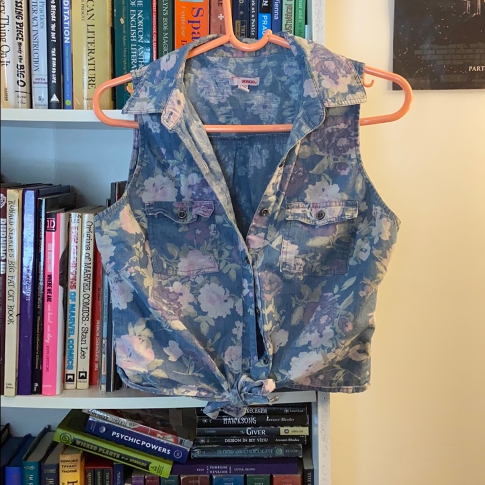 🔥3 FOR $10🔥 Denim floral print button down